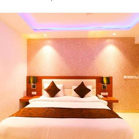 Hotel Royal Sky Luxury Near Delhi Airport New Delhi Exterior photo